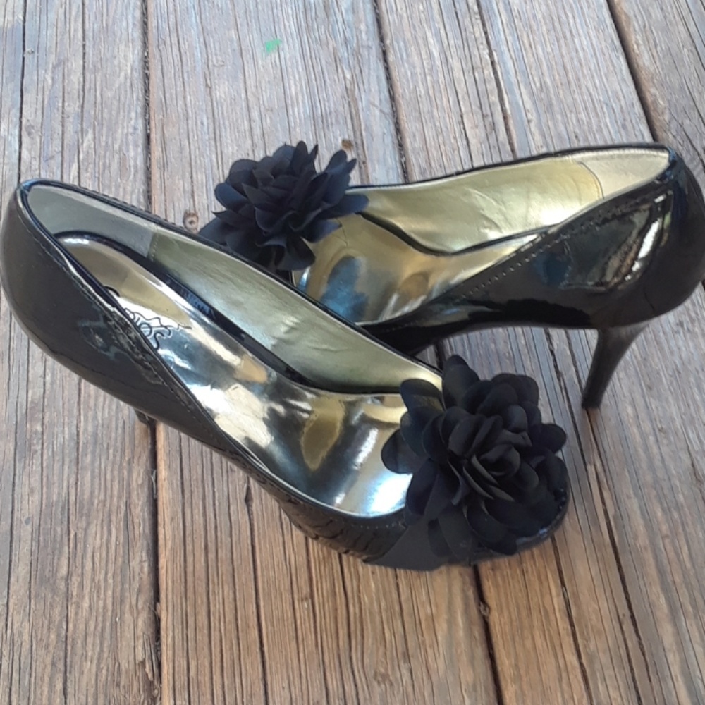 Carlos Santana Black Cupcake Pumps Open Toe